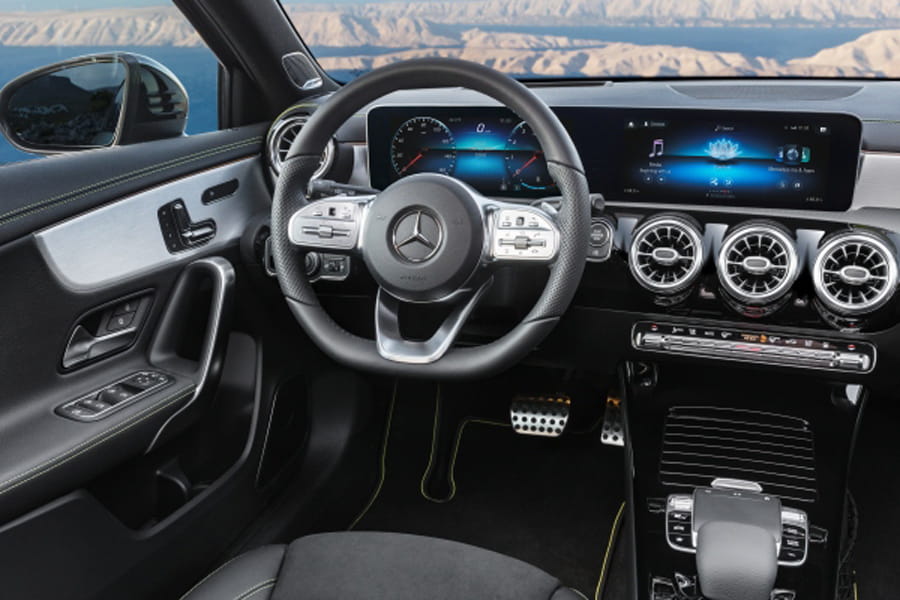 Interior del mercedes Benz Más barato
