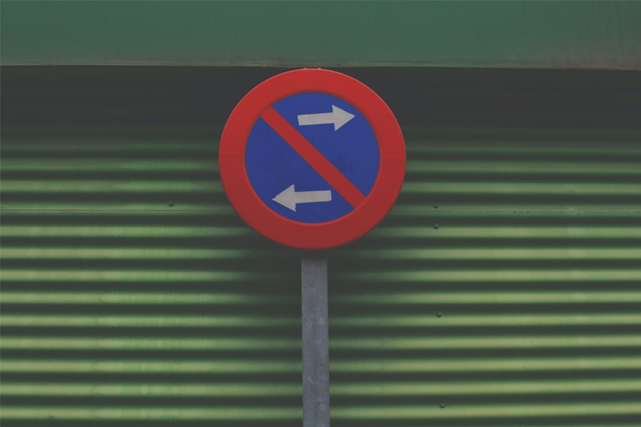 Señal de transito prohibido estacionar